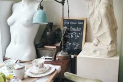 La tienda de antigüedades y café L'atelier des Guillemites.