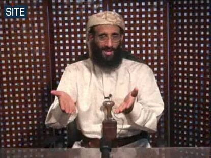 Anuar el Aulaki, en una foto sacada de un vídeo en el que pronuncia un discurso distribuido en 2010.