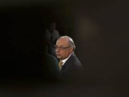 El ministro de Hacienda, Critóbal Montoro, durante su intervención en la inauguración de la convención nacional de Nuevas Generaciones del PP que ha tenido lugar esta tarde en Madrid.