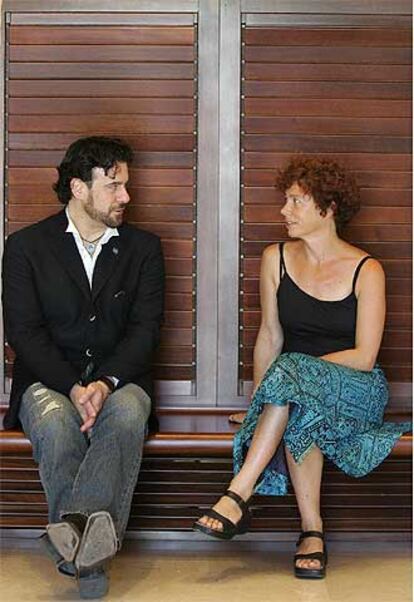 El barítono Carlos Álvarez y la cineasta Icíar Bollaín, en Madrid.