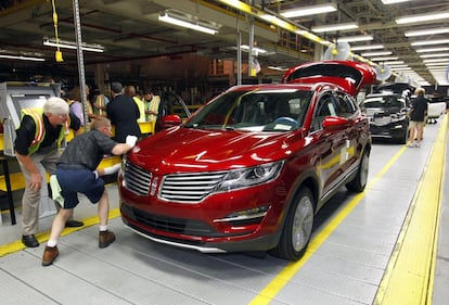 Empleados de la planta de montaje del Ford Lincoln MKC en Kentucky