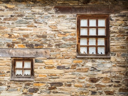 Detalle de una fachada en el pueblo portugués de Rio de Onor.
