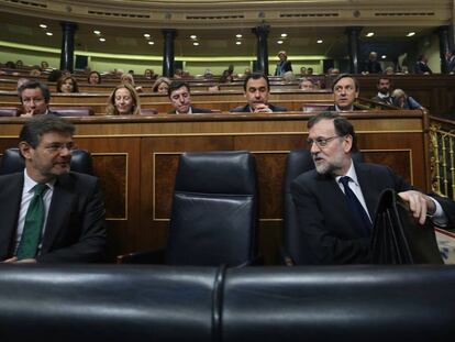 Mariano Rajoy y Rafael Catalá, durante la sesión de control al Gobierno.