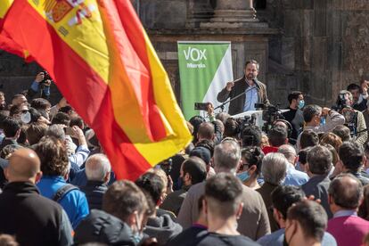 El íder de Vox, Santiago Abascal, durante el mitin que celebró el pasado jueves en el centro de Murcia.