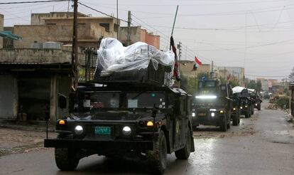 Veh&iacute;culos de las fuerzas especiales iraqu&iacute;es en el norte de Mosul, este mi&eacute;rcoles.