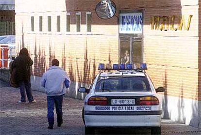 Entrada de urgencias del hospital San Millán de Logroño, adonde fue trasladada la mujer agredida con una navaja.