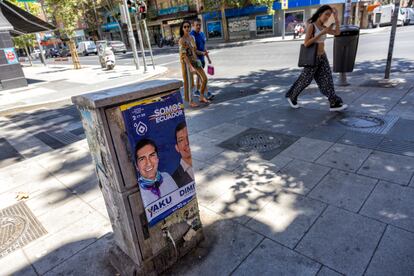Propaganda electoral en la calle Alcalá de Madrid.