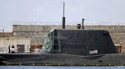 El submarino nuclear HMS Ambush, durante su escala en Gibraltar en 2016 tras chocar con un buque.