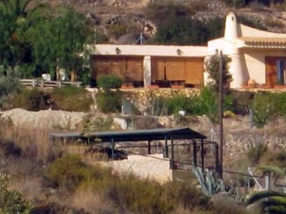 Vivienda del alcalde de Finestrat, Honorato Algado, construida sobre una parcela de suelo r&uacute;stico. 