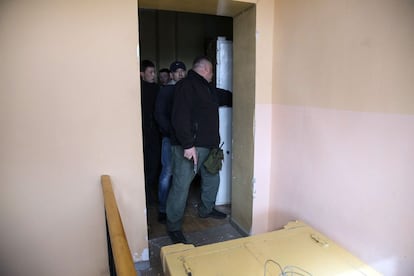 Milicianos armados en el interior del cuartel general de la Armada en Sabastopol, 19 de marzo de 2014.