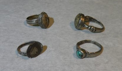 Anillos hallados en 2020 en Santo Estevo de Ribas de Sil (Nogueira de Ramuín, Ourense).