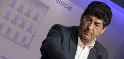 Diego Valderas, ayer tras reunirse en Madrid con Cristóbal Montoro.