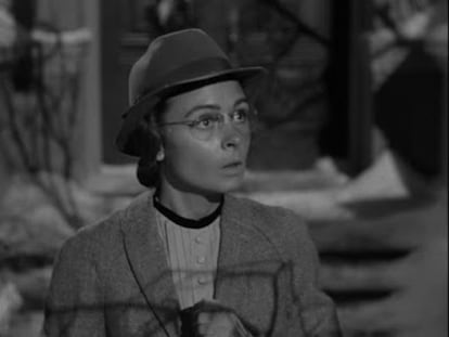 Donna Reed, cuando su Mary Hatch se convierte en bibliotecaria en '¡Qué bello es vivir!'.