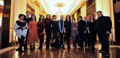 El equipo de 'La Casa de Bernarda Alba' en el Teatro de la Zarzuela.