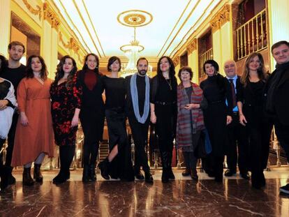 El equipo de 'La Casa de Bernarda Alba' en el Teatro de la Zarzuela.