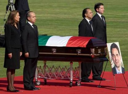 Felipe Calderón y su esposa, Margarita Zavala, durante el funeral de Estado por Juan Camilo Mouriño.