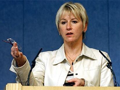 La comisaria europea de Medio Ambiente, Margot Wallström, durante la rueda de prensa de ayer en Bruselas.