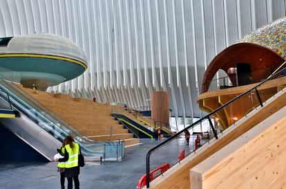 La plaza pública del CaixaForum de Valencia, a falta de los últimos retoques.