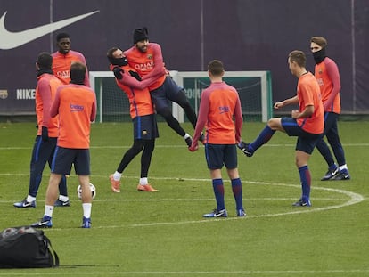 Jugadores del Barça durante un entrenamiento.