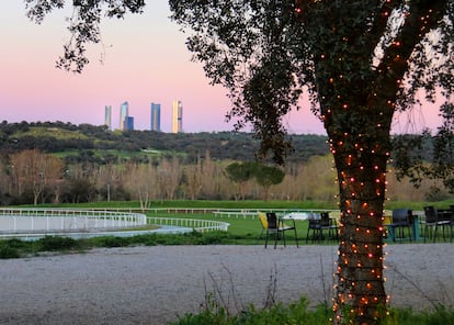El atardecer veraniego en el Hipódromo de Madrid, donde se celebrará la primera edición del Push Play Festival.