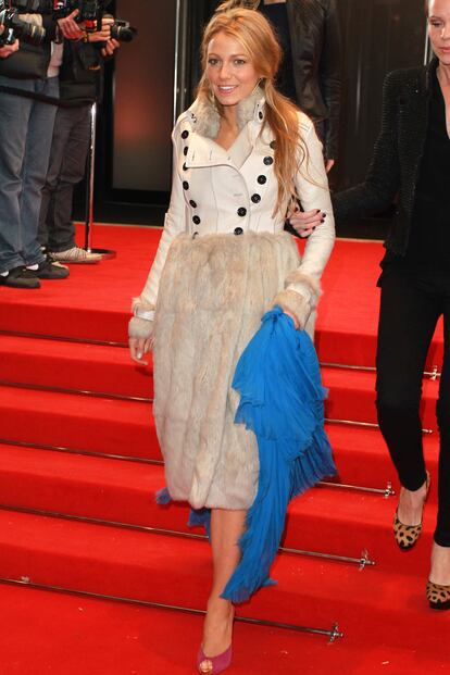 Blake Lively lució en los Elle Style Awards, celebrados en febrero, una de las versiones más arriesgadas y elaboradas de esta icónica prenda.