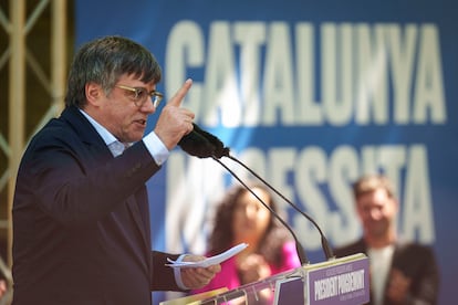 El expresidente de la Generalitat y candidato de Junts para las elecciones catalanas del 12 de mayo, Carles Puigdemont, en un acto el sábado en Els Banys i Palaldà (Francia). EFE/David Borrat