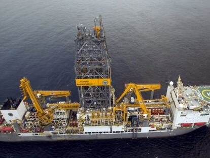 Fotograf&iacute;a facilitada por Repsol del Rowan Renaissance, el buque que la empresa utilizaba para las prospecciones en busca de petr&oacute;leo en Sand&iacute;a, en aguas pr&oacute;ximas a Canarias. 