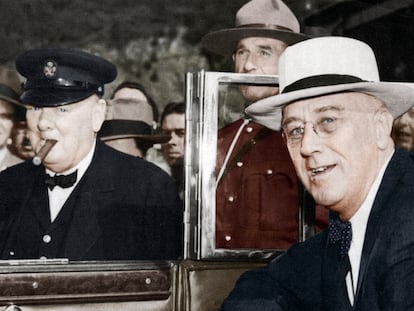 Franklin Delano Roosevelt, 32º presidente de los EE UU, con un sombrero Panamá, junto al exprimer ministro británico Winston Churchill en 1944.