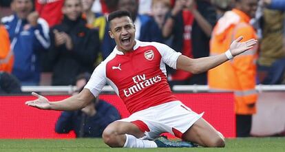 Alexis Sánchez celebra un gol al Manchester United.