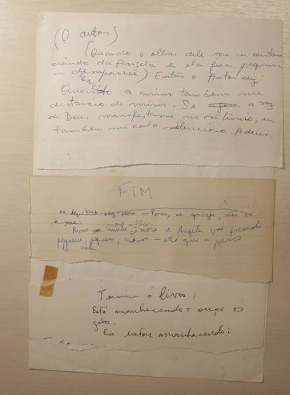 Página do manuscrito de 'Um sopro de vida', o livro póstumo de Lispector. Está conservado no IMS do Rio e amostra como a autora compunha suas obras com pedaços de papel nos quais anotava ideias ou frases.