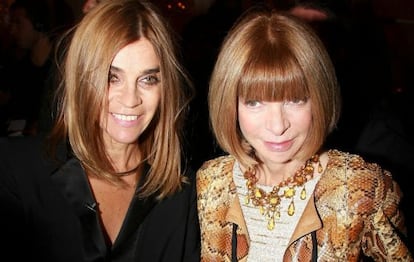 Carine Roitfeld y Anna Wintour (derecha), dos de las editoras de moda más poderosas.