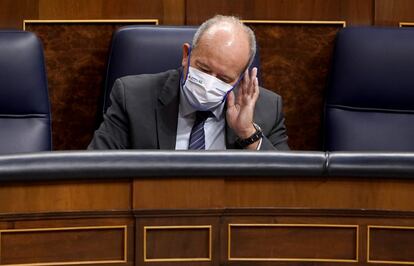 El ministro de Justicia, Juan Carlos Campo, sentado en su escaño durante una sesión de control al Gobierno en el Congreso de los Diputados.