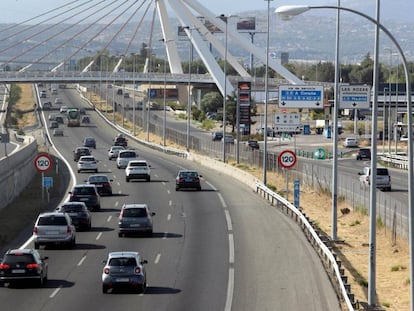 Imagen de la A-6 en sentido salida de Madrid a la altura del kilómetro 19, este miércoles.