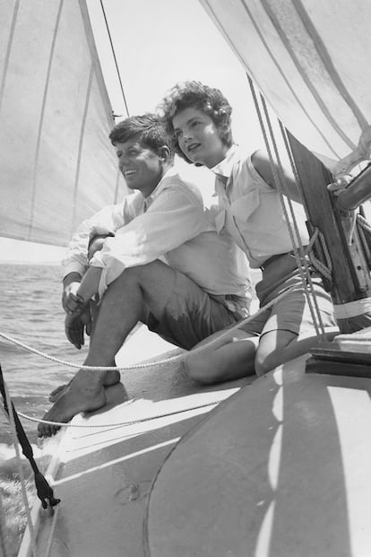 John y Jackie Kennedy en 1953.