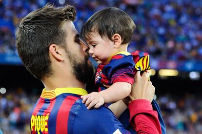 Pique con su hijo.