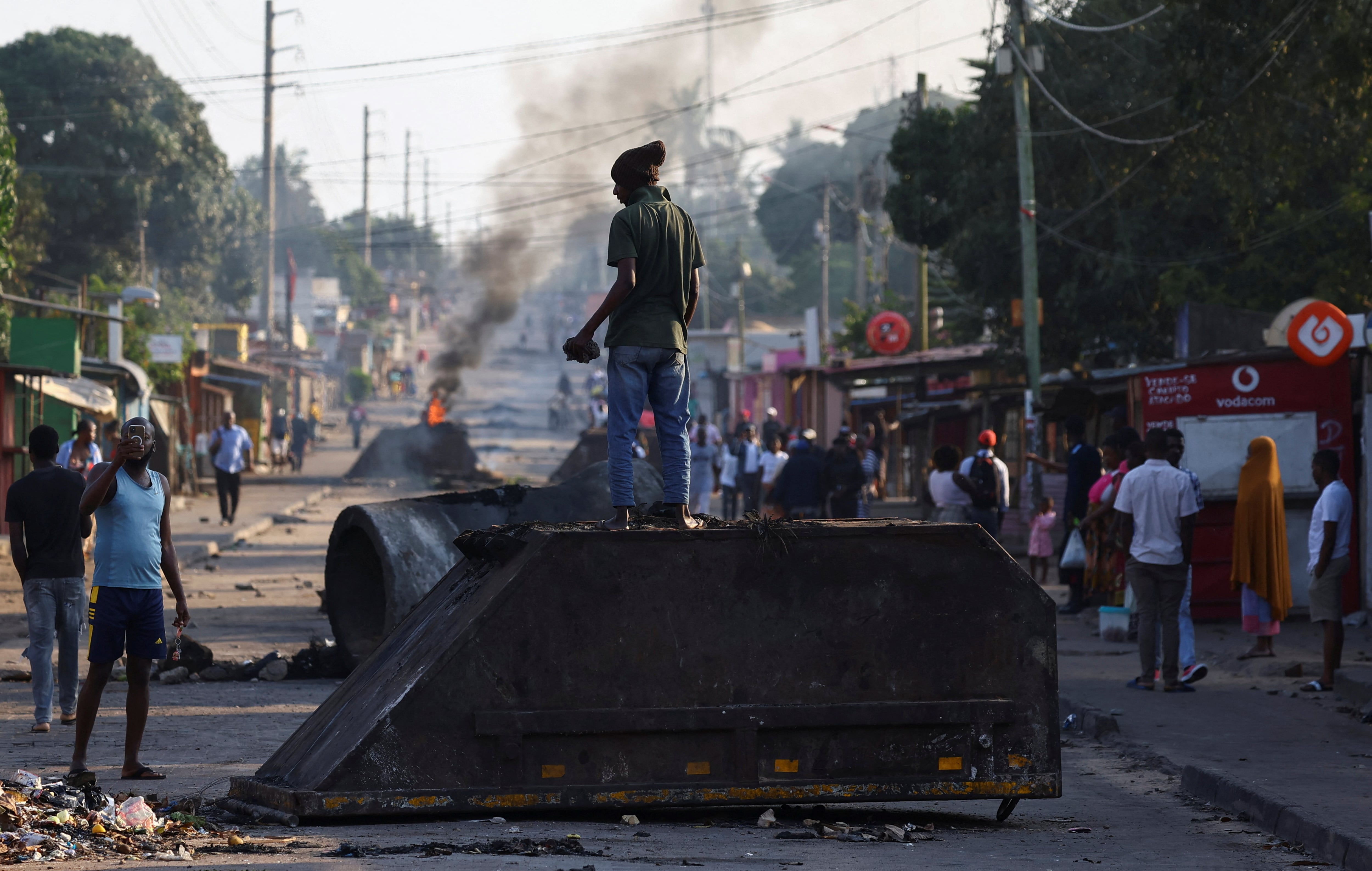 El candidato gubernamental gana unas elecciones llenas de irregularidades en Mozambique