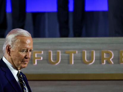 El presidente de Estados Unidos, Joe Biden, en un acto de la OTAN para conmemorar su 75º aniversario. En un cartel del escenario se lee la palabra "Futuro".