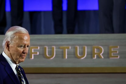 El presidente de Estados Unidos, Joe Biden, en un acto de la OTAN para conmemorar su 75º aniversario. En un cartel del escenario se lee la palabra "Futuro".