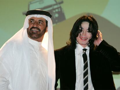 Michael Jackson, con el campeón de automovilismo Mohamad ben Sulayem, el domingo en Dubai.