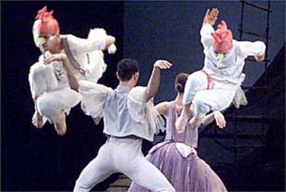Escena de <i>Infliction</i>, de la Compañía Nacional de Danza, anoche, en el Principal de Valencia.
