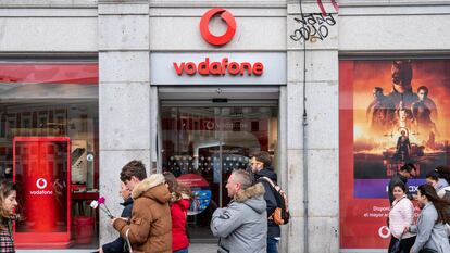 Una tienda de la compañía británica Vodafone en Madrid.