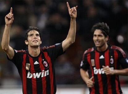 Kaka celebra uno de los cuatro tantos que el Milan ha endosado al Lazio