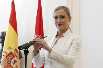 Cristina Cifuentes haciendo pública su dimisión como presidenta de la Comunidad de Madrid, en abril de 2018.