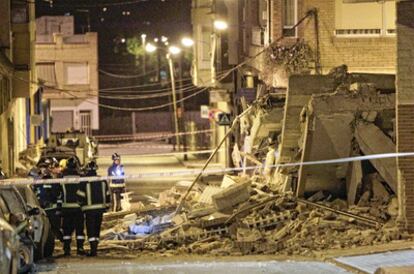 Edificio en la calle de Infante Juan Manuel en el que murió una mujer.