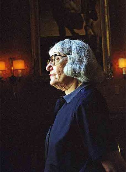 La estadounidense Cynthia Ozick retratada en París en 2005.