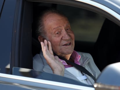 Juan Carlos I abandona la clínica en agosto de 2019, tras ser intervenido.