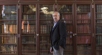 Jordi Casassas a la sala Pompeu Fabra de l'Ateneu Barcelonès.