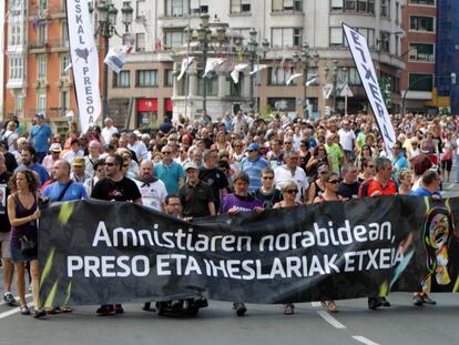 Unas mil personas en la manifestación por la amnistía de los presos, este viernes.