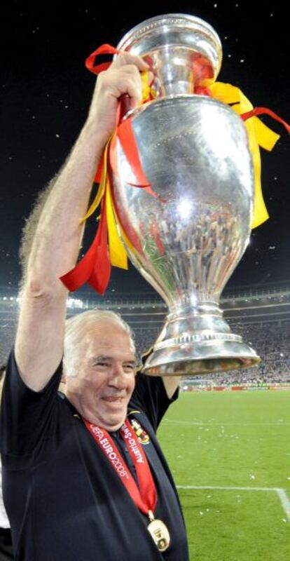 Luis Aragonés alza la Eurocopa de 2008