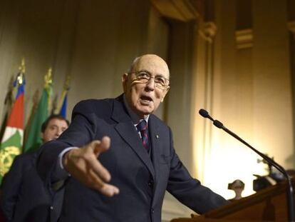 El presidente italiano, Giorgio Napolitano, en rueda de prensa desde el Palacio del Quirinale.